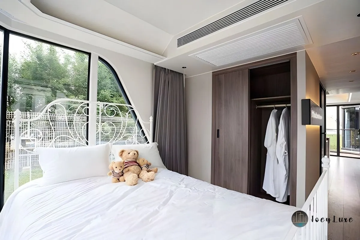 Joey-Luxe-Tiny-House-The-Juniper-Model-Bedroom-Design